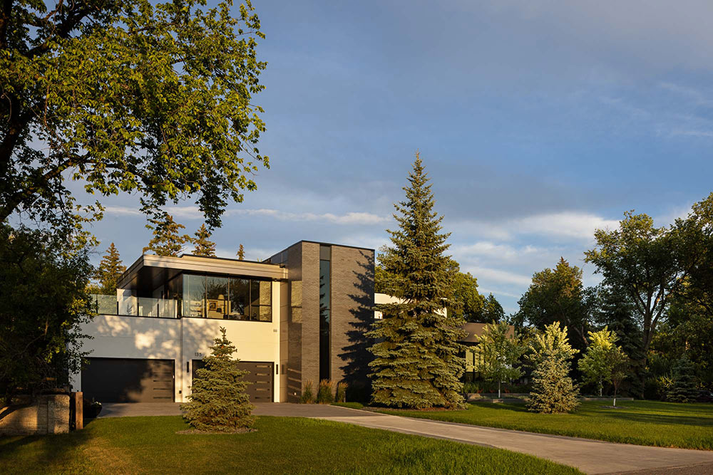 modern house exterior with driveway